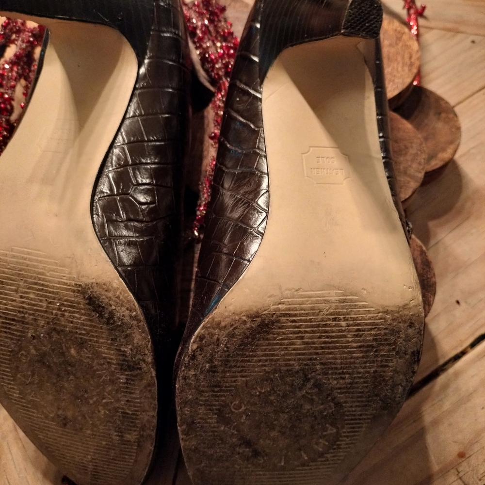 Isaac Mizrahi Dark Brown Croc-Embossed Leather Heels - Picture 7 of 9